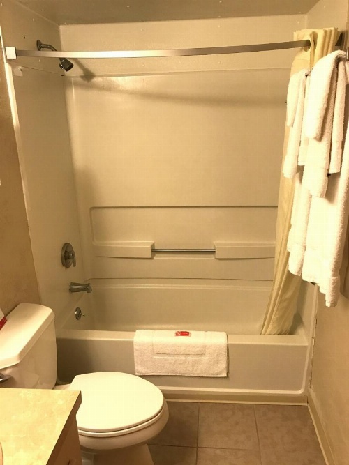 Econo Lodge 1000 Islands image 11