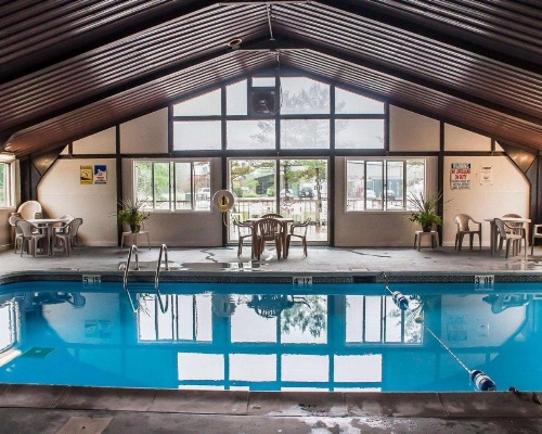 Econo Lodge 1000 Islands image 18