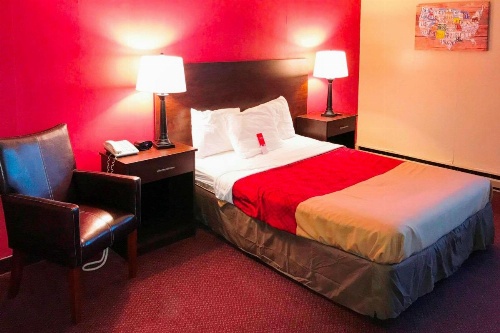 Econo Lodge 1000 Islands image 23