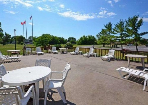 Econo Lodge 1000 Islands image 6