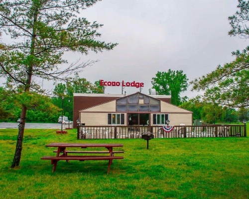 Econo Lodge 1000 Islands image 9